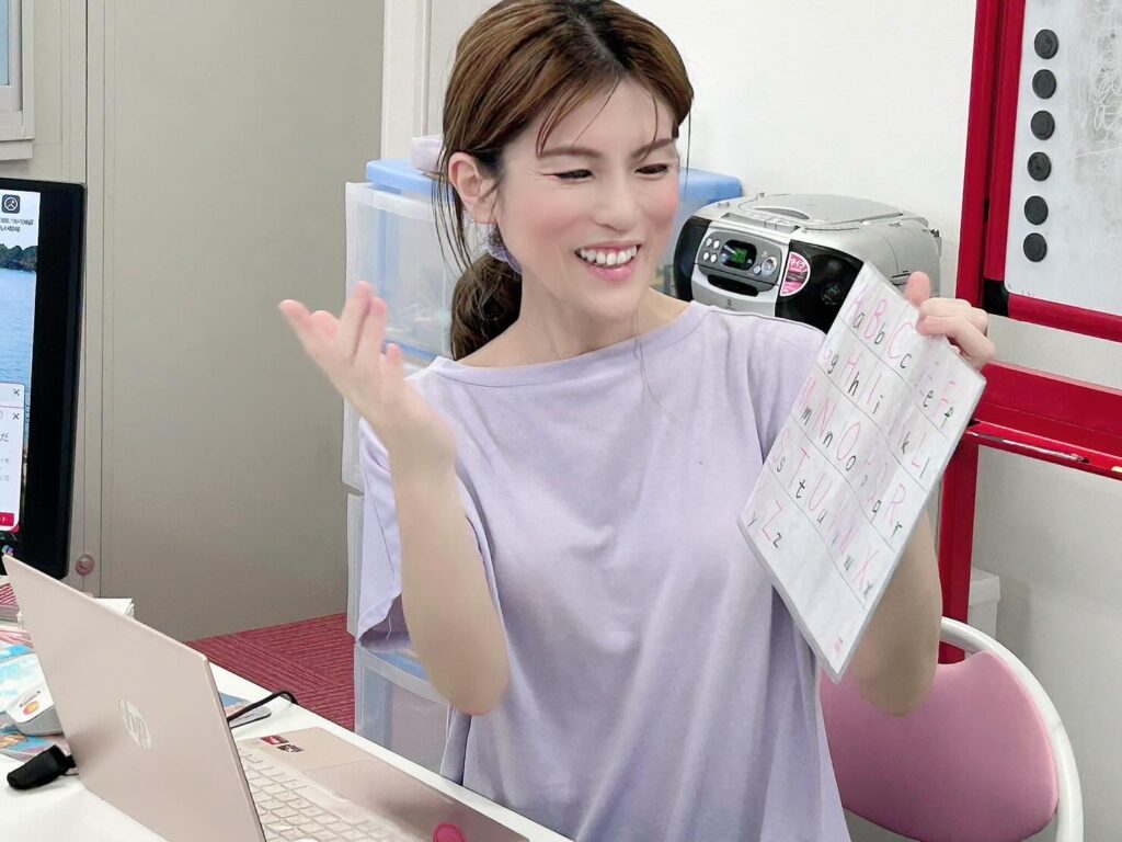 教材を使ってイメージ英文法を説明する講師